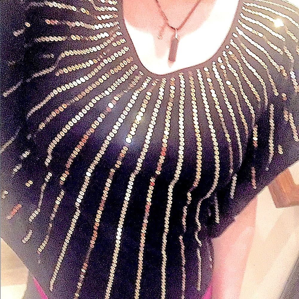 Low Cut black and gold sequin top (medium) ❤️ - Picture 3 of 6